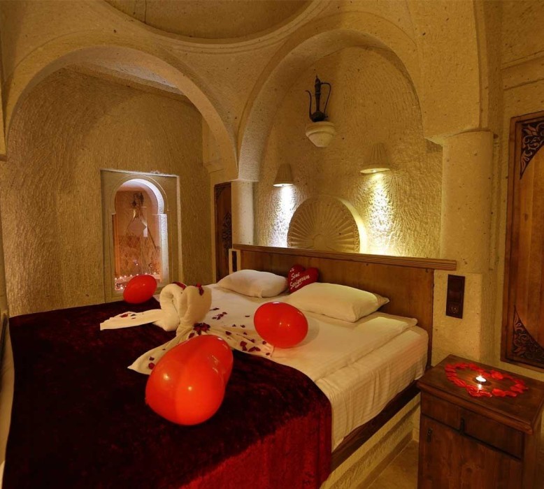 King Cave Suite Room